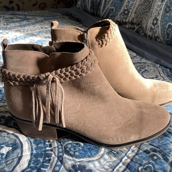 NEW Michael Shannon Tan Suede Side Zip Braided Fringe Mallory Booties SZ 10 - Picture 1 of 6